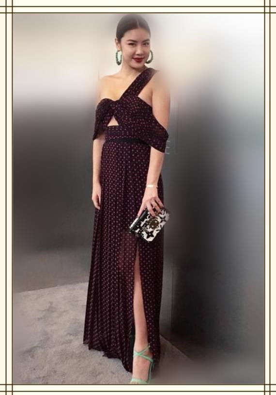 乐基儿真敢穿!胸前只靠一个蝴蝶结?网友:王的女人就是霸气!