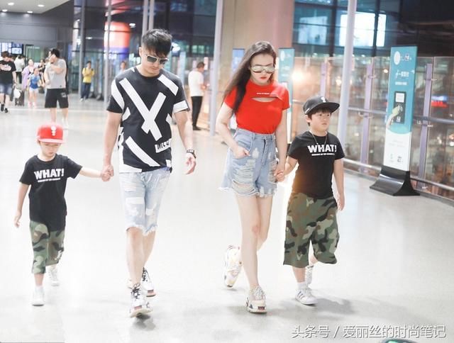 冉莹颖快将T恤撑爆中间开洞，身材只服她，网友：邹市明真大方