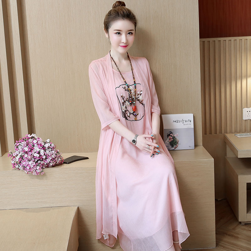 成熟女人就要穿的成熟点，性感迷人的小黑裙，散发魅力女人味