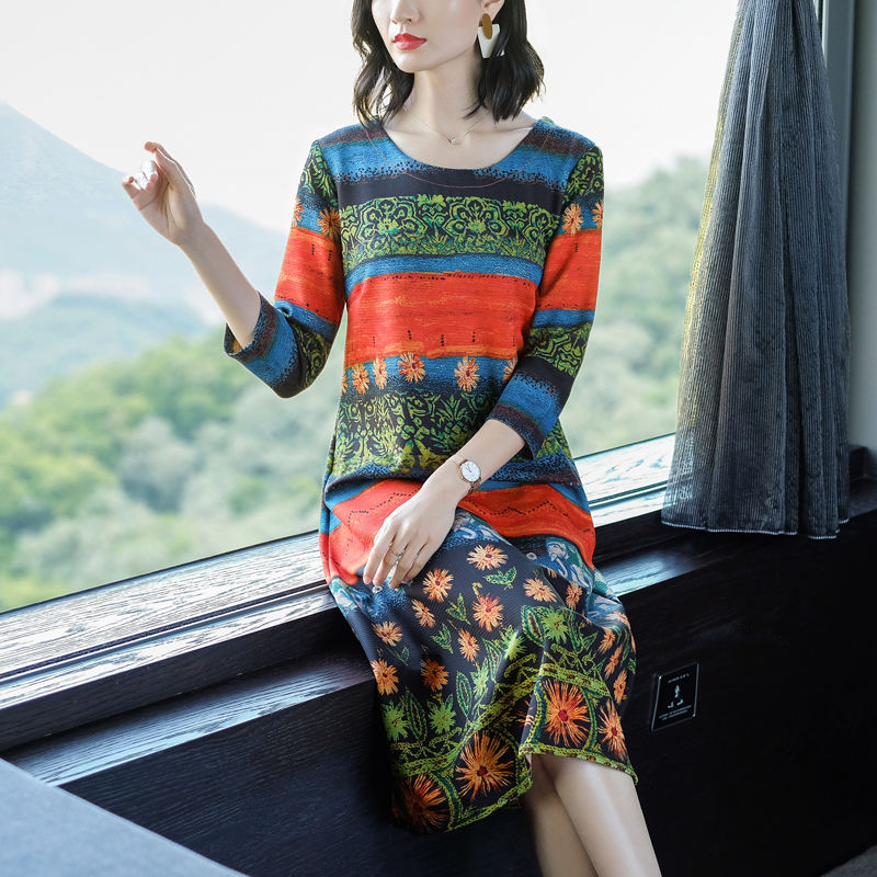 这连衣裙刚上市就火得‘’一塌糊涂‘，40岁女人穿美的倾国倾城