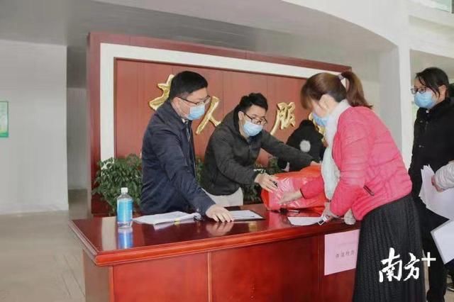  「五华」暖心！梅州五华华城镇免费发放口罩3万多个