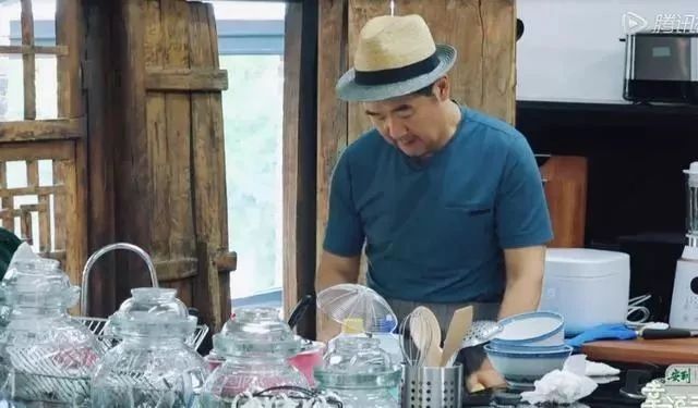 张国立和邓婕怎么好上的