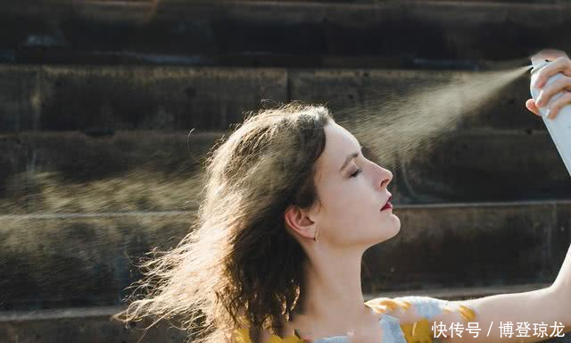 『皮肤表面』防晒霜和隔离霜到底先涂哪个?多数人都涂错了,怪不得皮肤黑