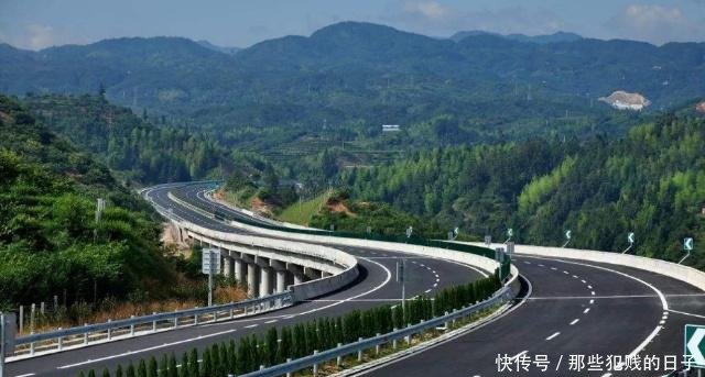 我国高速公路的“特色产物”，外国人看完一脸稀奇，到底有啥用