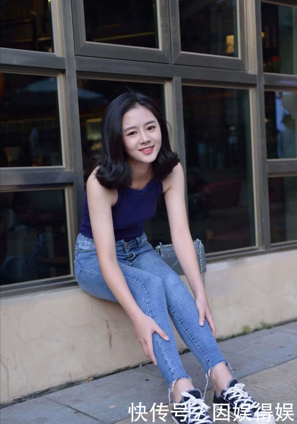  面孔|美女街拍：模特身材天使面孔配上紧身牛仔裤，看得人眼睛都直！