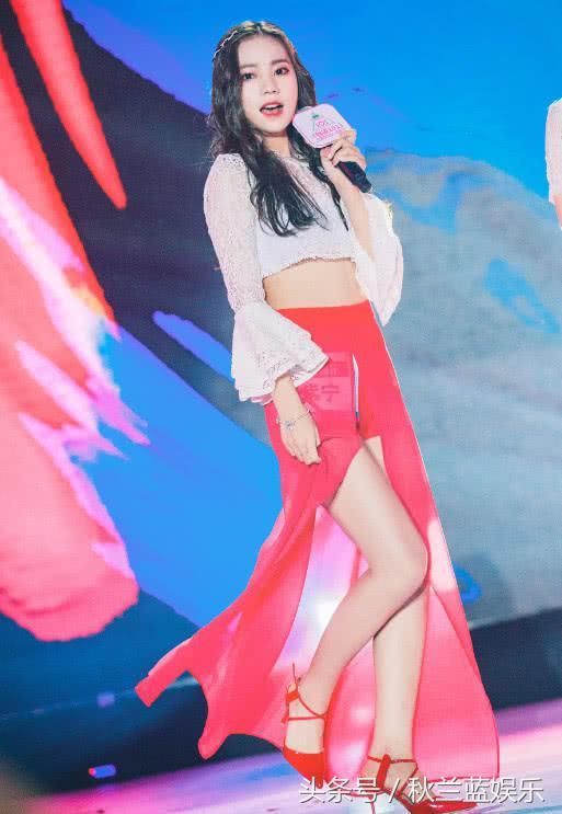 火箭少女紫宁不过穿了一双7cm的高跟鞋，瞬间变得女人味十足！