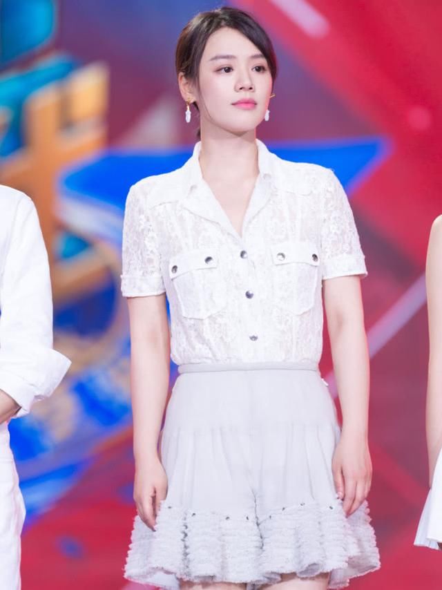 马思纯未修图曝光，白t+睡裤皮肤松弛，网友：你让我又哭了！