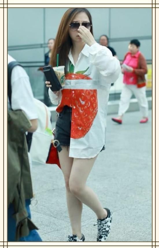 看了李宇春穿短裤，再看看张靓颖，网友：吓得我赶紧办了张健身卡