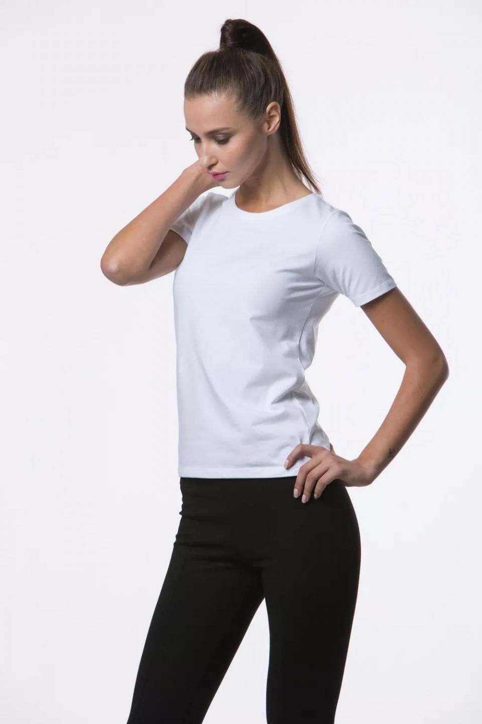 简单到极致的魔力!穿上就脱不下来的白T恤。