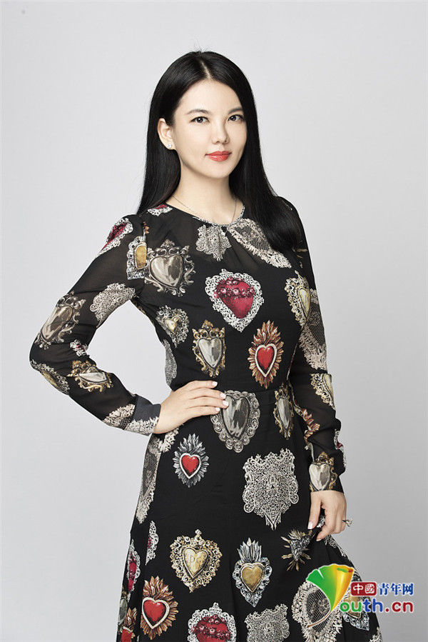 李湘穿桃心裙少女心满满 瘦身成功纤腰尖下巴样样有