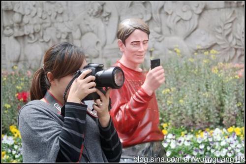 街拍:早春成都春熙路的时尚男女(图)