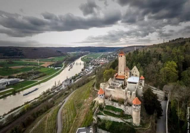  『中世纪』60几岁的古城堡之途为什么能一直维持“青春年少”？