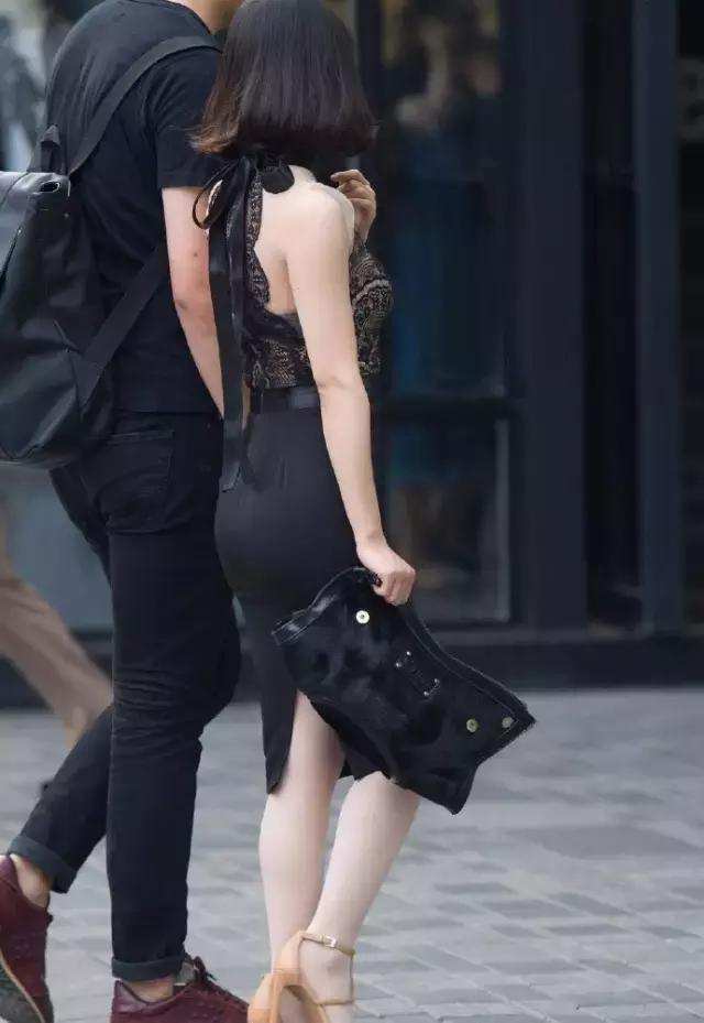 街拍：这样的小姐姐也有s曲线，优美弧线让人意外哦