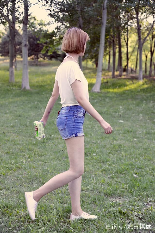 牛仔短裤和短裙，性感不失活力的代表