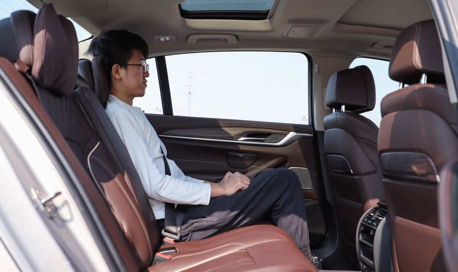 Le:送绿牌免购置税还有补贴? 试驾53.69万的宝马530Le 里程升级版