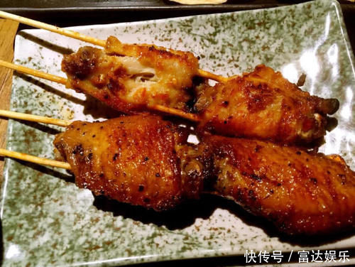 中国游客去巴铁吃烧烤,一串吃到撑,服务员说出价格时却愣住了!