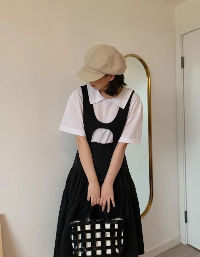  小白衫■打底衫已经过季，今年这种爆款小白衫很流行，简约清爽又不掉档次