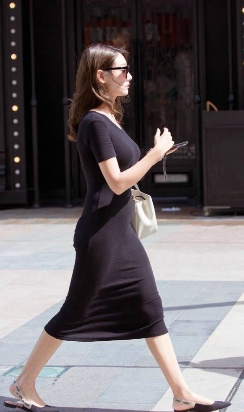  时尚女生|选择修身显瘦的黑色长裙，轻松帮你提升外在美，展现优雅气质