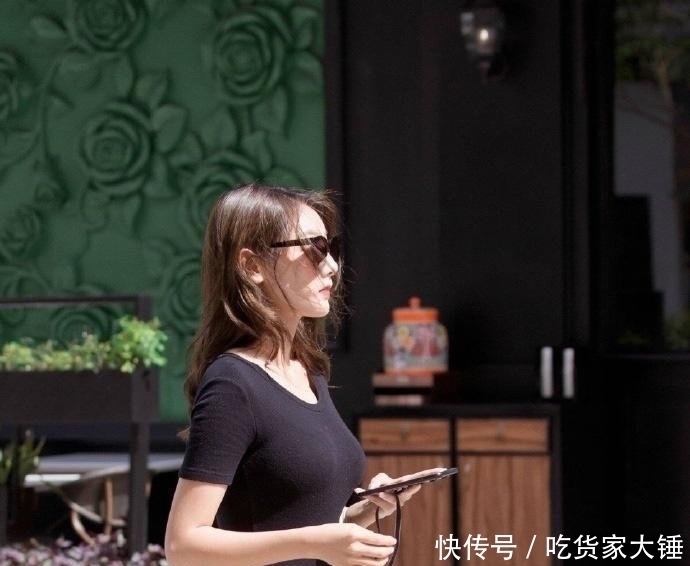  女人|街拍微胖身材才是极品，穿紧身裙女人味十足