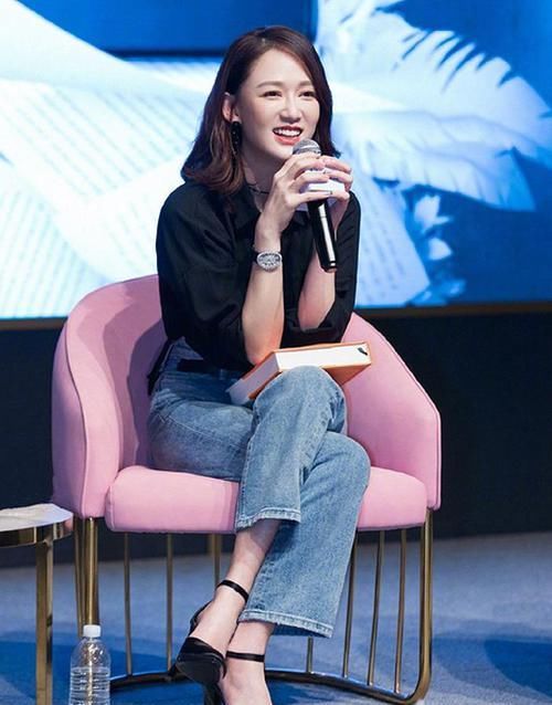  [女人]女人过了40就别再留“黑长直”了，试试这4种发型，阿姨变回姐姐