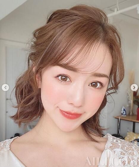  眼妆：不用修图与口罩“和谐共处”的赏花眼妆 周末去郊游吧