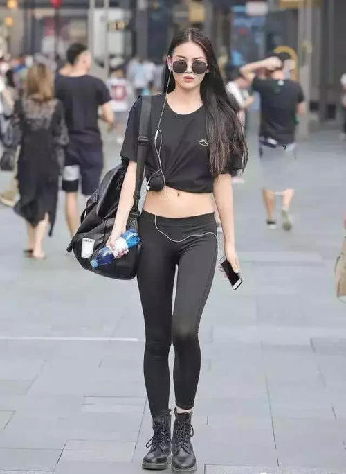 简约潇洒的瑜伽裤，柔和又修身，自带一种时尚的气息