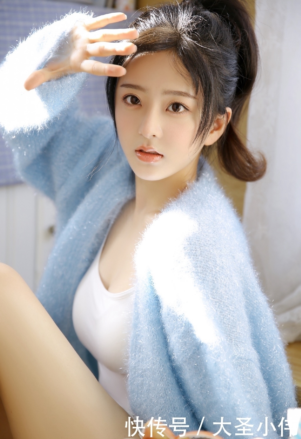 写真■美女写真:白嫩吊带美女性感美腿写真图片