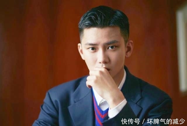 『额头』男生别留“锅盖头”发型了,试试这几款短寸发型,谁剪谁帅气
