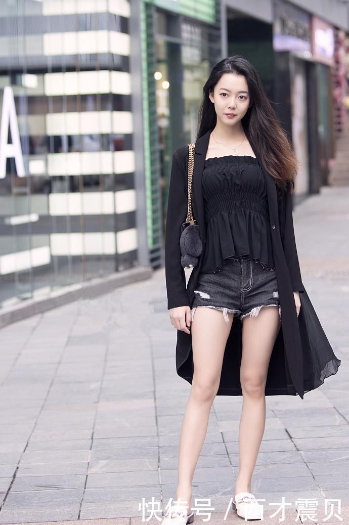 气质■街拍:成都气质小姐姐素颜穿出一种超模的错觉!你是否喜欢?