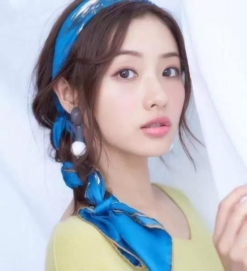  『扎发』女生不想发际线越来越高，扎发时注意这“3点”，现在改还来得及