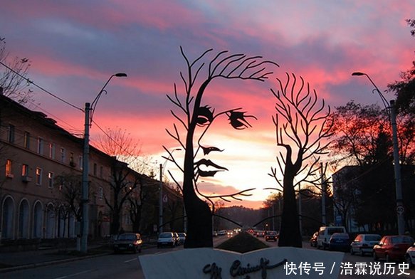 脑洞大开的神奇雕塑,看一下现实版的剪刀手是什么样子!