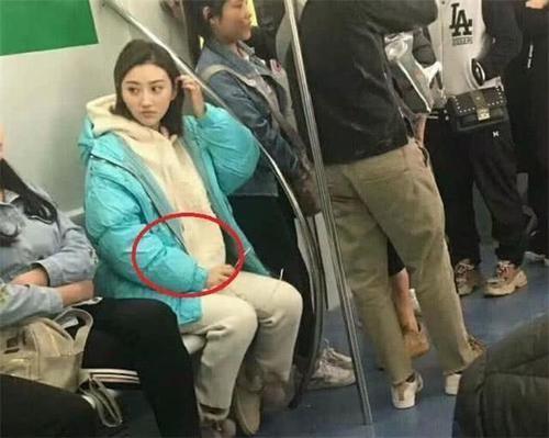 网曝景甜张继科已领证，景甜工作室回应的理由太牵强遭网友吐槽