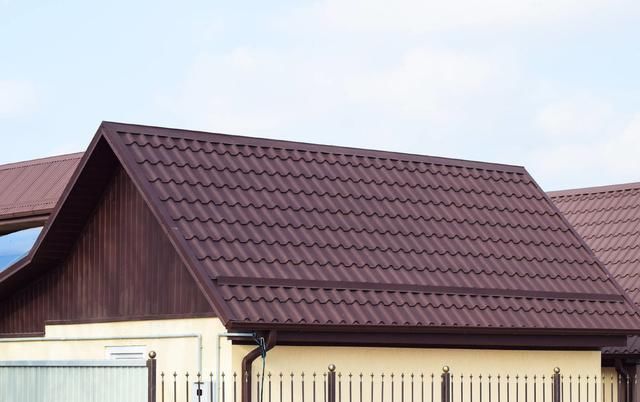 别用水泥瓦了，现在流行这种瓦片，环保结实能发电，电费都不用交