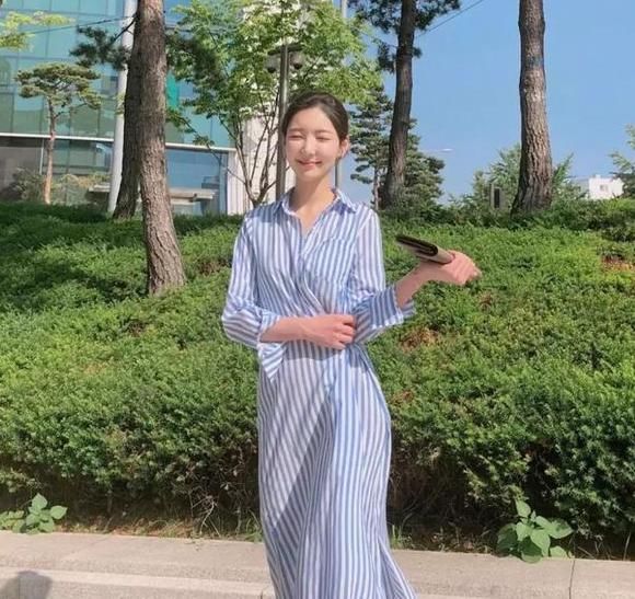  『女人』连衣裙这样穿气质满分，显高显瘦女人味十足，别只知道穿裤子了