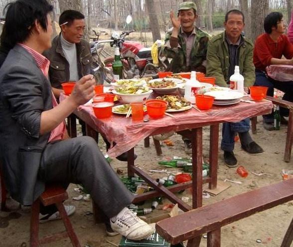 之前在农村，有酒席必去，如今却无人问津，为啥？老农的话很无奈