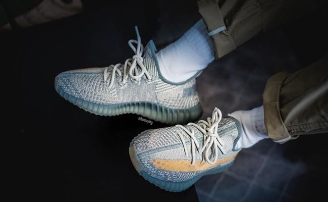  『倒闭』Yeezy 350 炭黑、蓝灰新配色曝光 网友：倒闭警告
