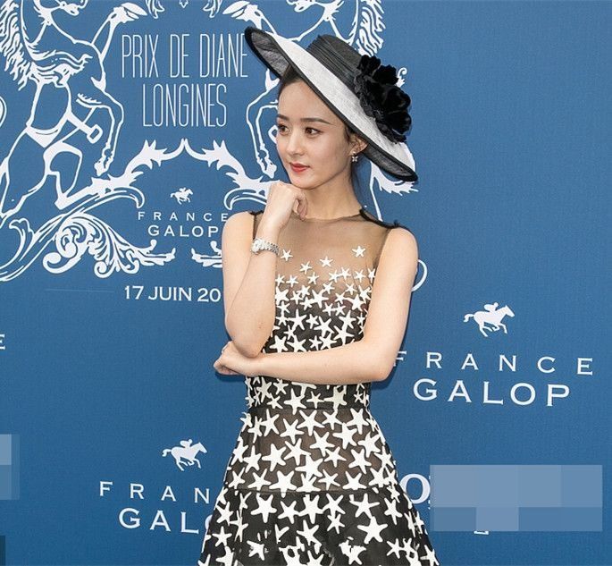 当30岁赵丽颖撞上44岁陈慧琳，终于明白童颜和冻龄哪个更重要了