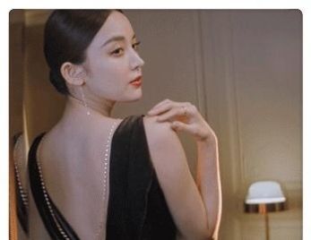 『 钻石项链』美背外露，蒂芙尼109颗钻石项链，奢华显优雅，古力娜扎黑色长裙