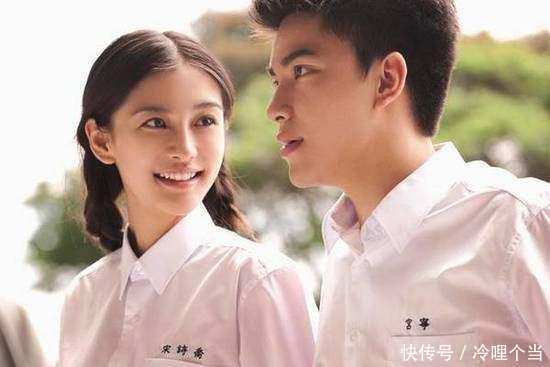 baby与弟弟合影曝光, 两人长相十分相似, 整容谣言不攻自破!