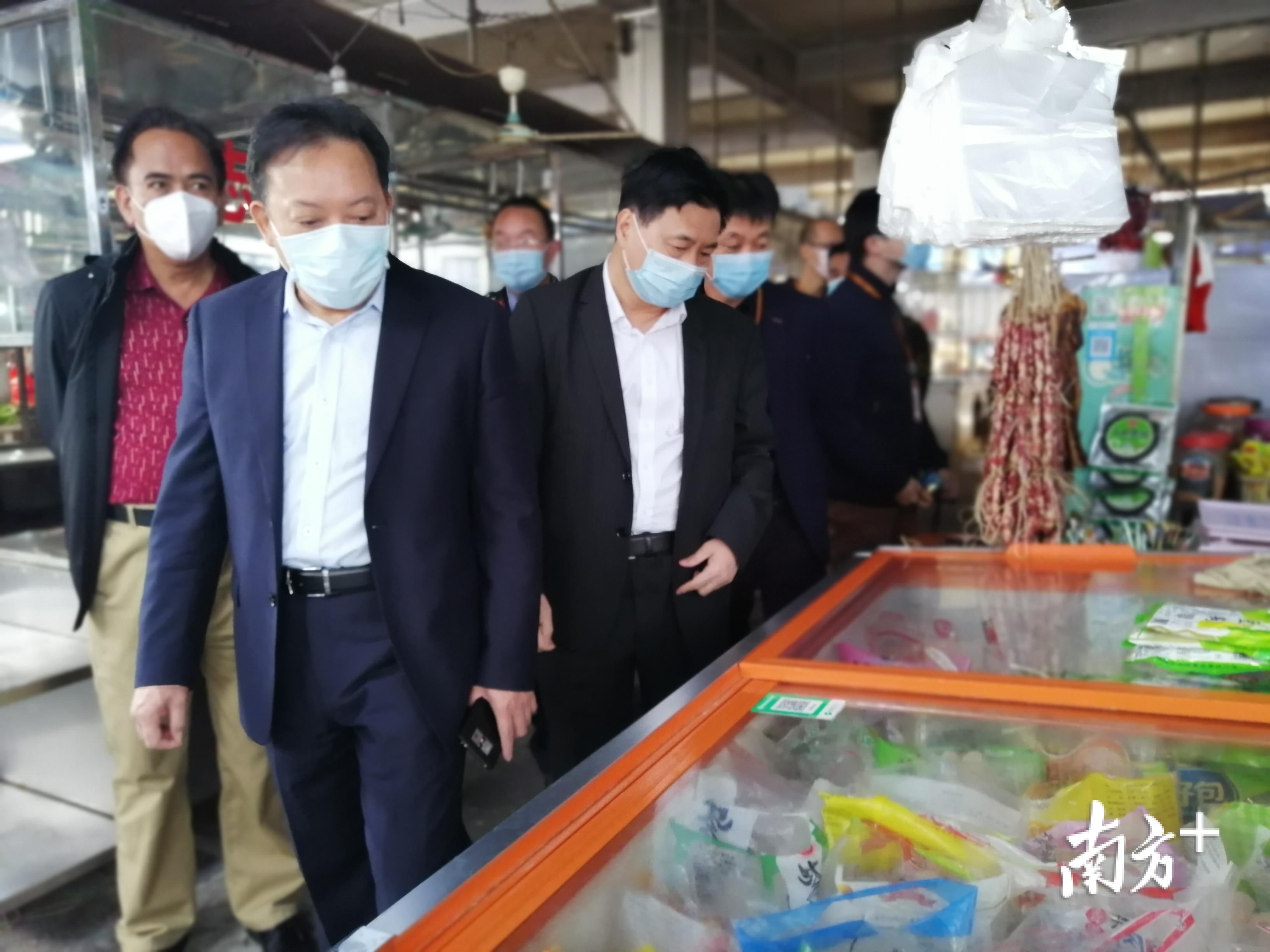  [吴川市]157名党员干部挺入防控疫情前线，吴川市市场监督管理局