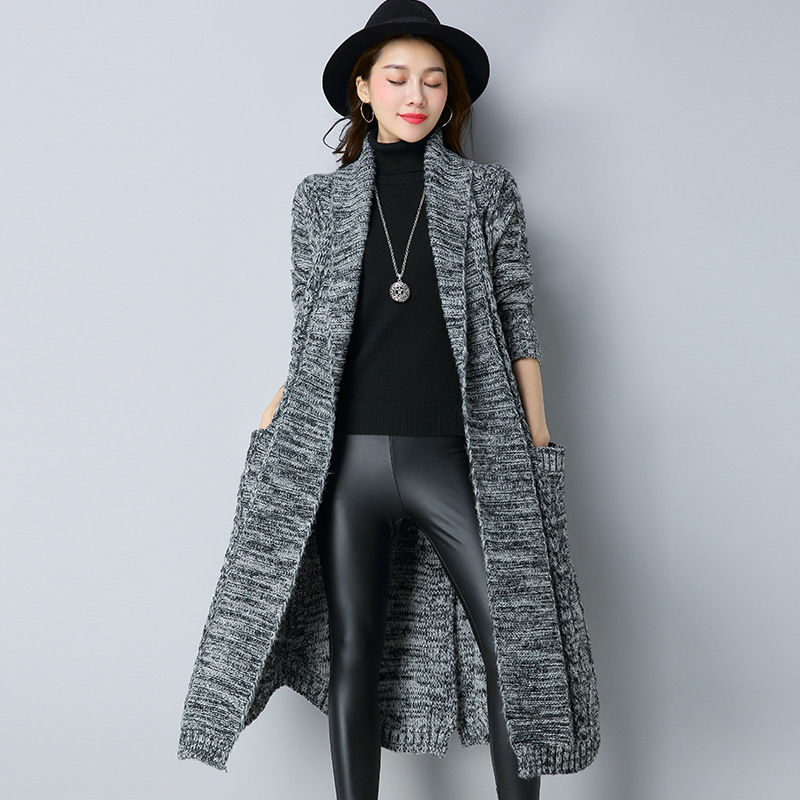 过时的羊绒大衣别穿了，今年流行这样的秋装外套，洋气显瘦美