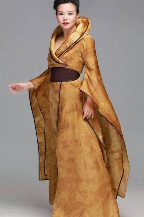 43岁龚琳娜太接地气了，素颜被吐槽像路人，网友：完全认不出来