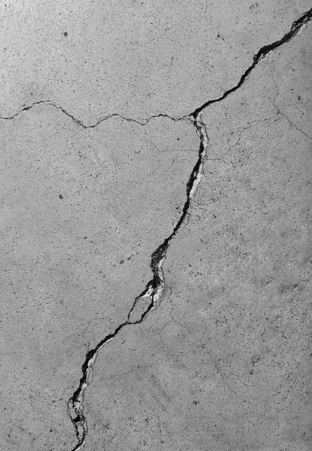  【水泥】农村院子别铺水泥了，现在流行这种新型材料，防滑排水