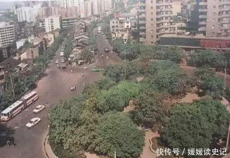 70年代，解放碑还是最高的建筑——老照片上的重庆记忆