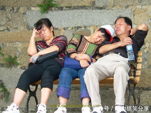 蹲姿:亚洲蹲之后,中国又一“神操作”难倒老外,外国人中国功