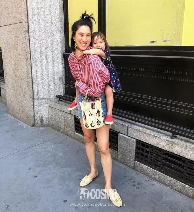 时髦办|Eva Chen这个时髦精,夏天最爱还是衬衫+牛仔(和我一样