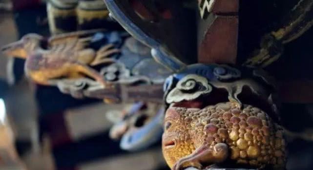 老农夫独守云南豪宅：祖上百年前开矿发财，建房时贴3.5斤黄金