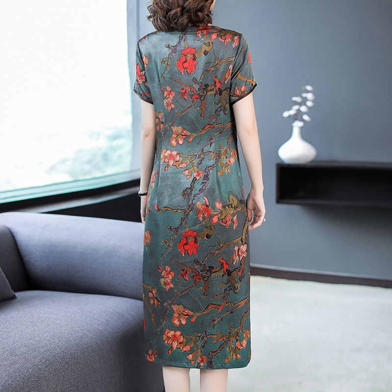 偷偷告诉你，下面的连衣裙穿在妈妈身上多么高贵雅致，年轻的不行