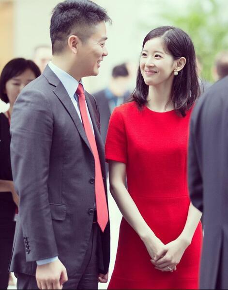 网友偶遇章泽天刘强东 奶茶妹妹素颜甜笑少女肌赢了