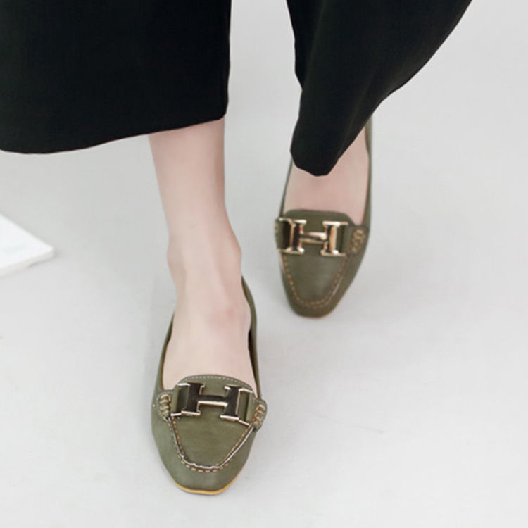 时髦的80后嫂子，早就不穿恨天高，就这样的单鞋，养脚又迷人